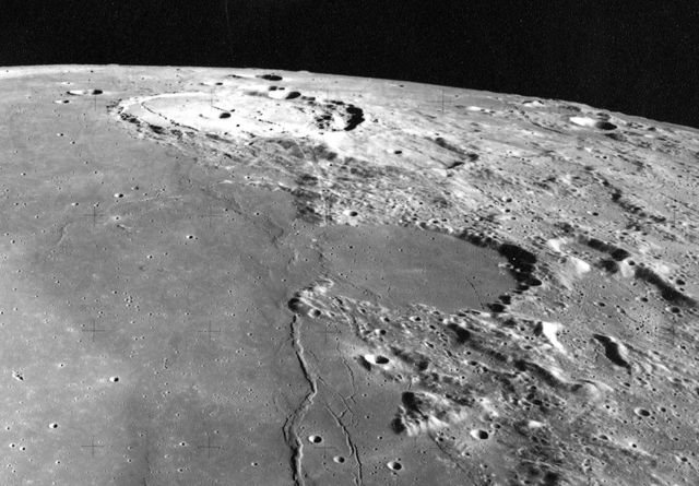 Файл:Лунный кратер Лемонье.jpg