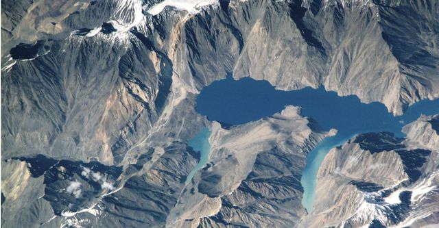 Файл:Памир (Таджикистан). Вид из космоса.12238.jpg