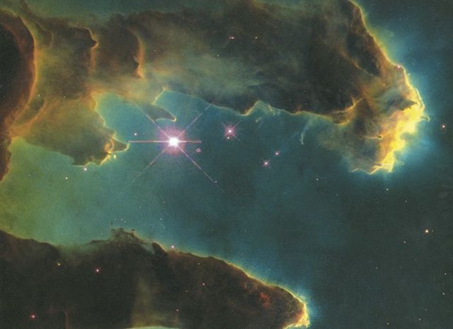 Файл:Фрагмент центральной части туманности NGC 6611.jpg