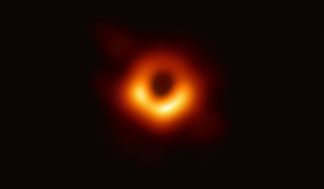 Файл:Black hole - Messier 87.jpg