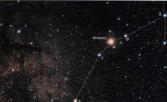 Часть созвездия Скорпион со звездой Антарес